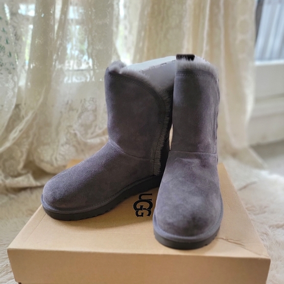 UGG Classic short fluff high-low charcoal - Picture 2 of 2